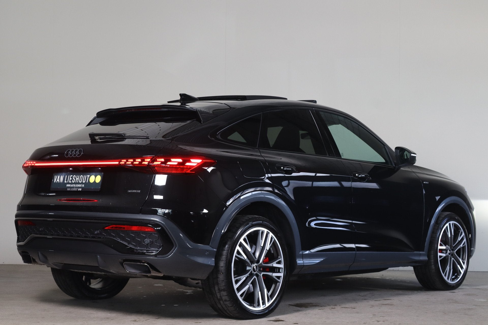 Audi Q5 Sportback 2.0 TFSI e-hybrid quattro S Competition Pa, Automaat, Gebruikt, 4 cilinders, 38 km/l