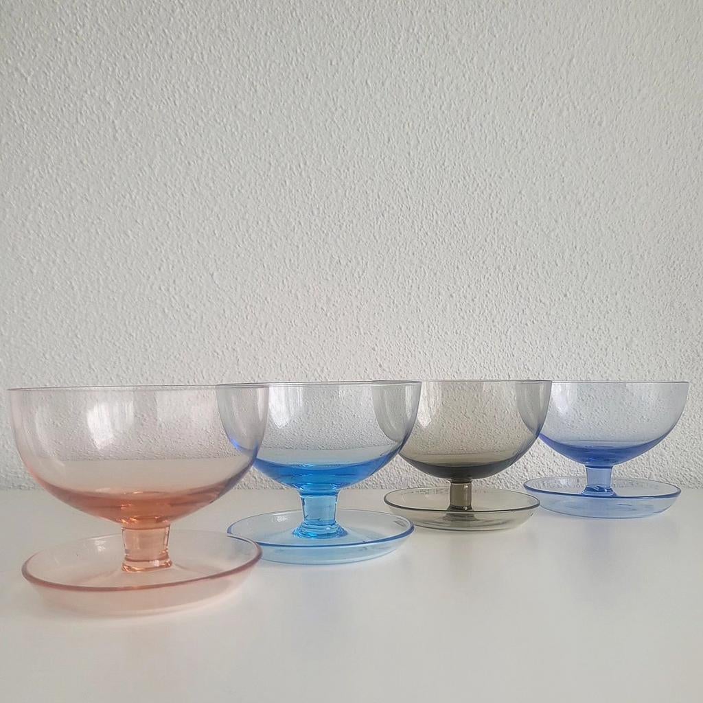Vintage ijscoupes gekleurd glas, Ophalen of Verzenden, Zo goed als nieuw, Glas, Glas of Glazen