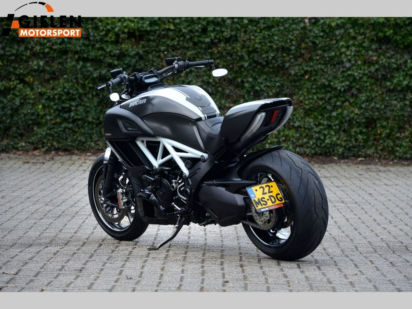 Ducati Diavel Carbon editie 2016 Type 2, Motoren, 2 cilinders, 390, rue d' Estienne d'Orves 92701 COLOMBES CEDEX, FR, 1198 cc