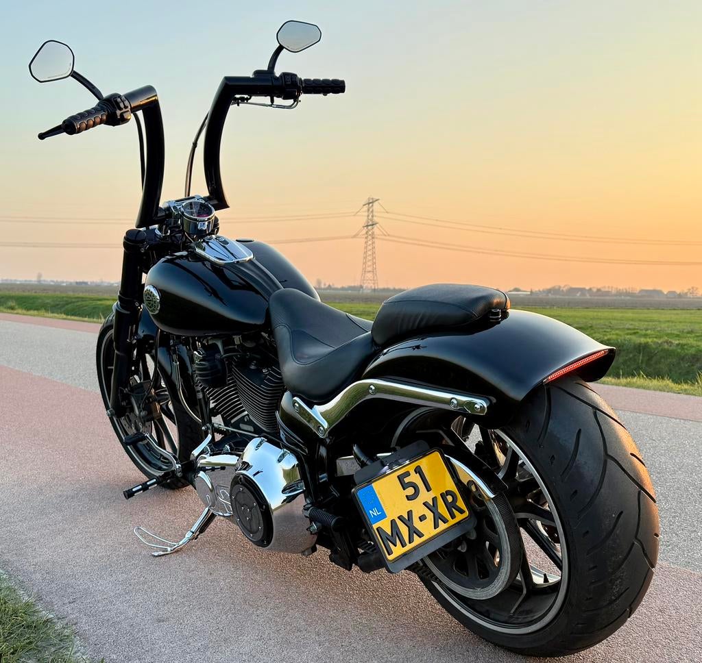 Foto 14 van BREAKOUT CUSTOM, VANCE & HINES, 2014, LED, 14” Fat stuur