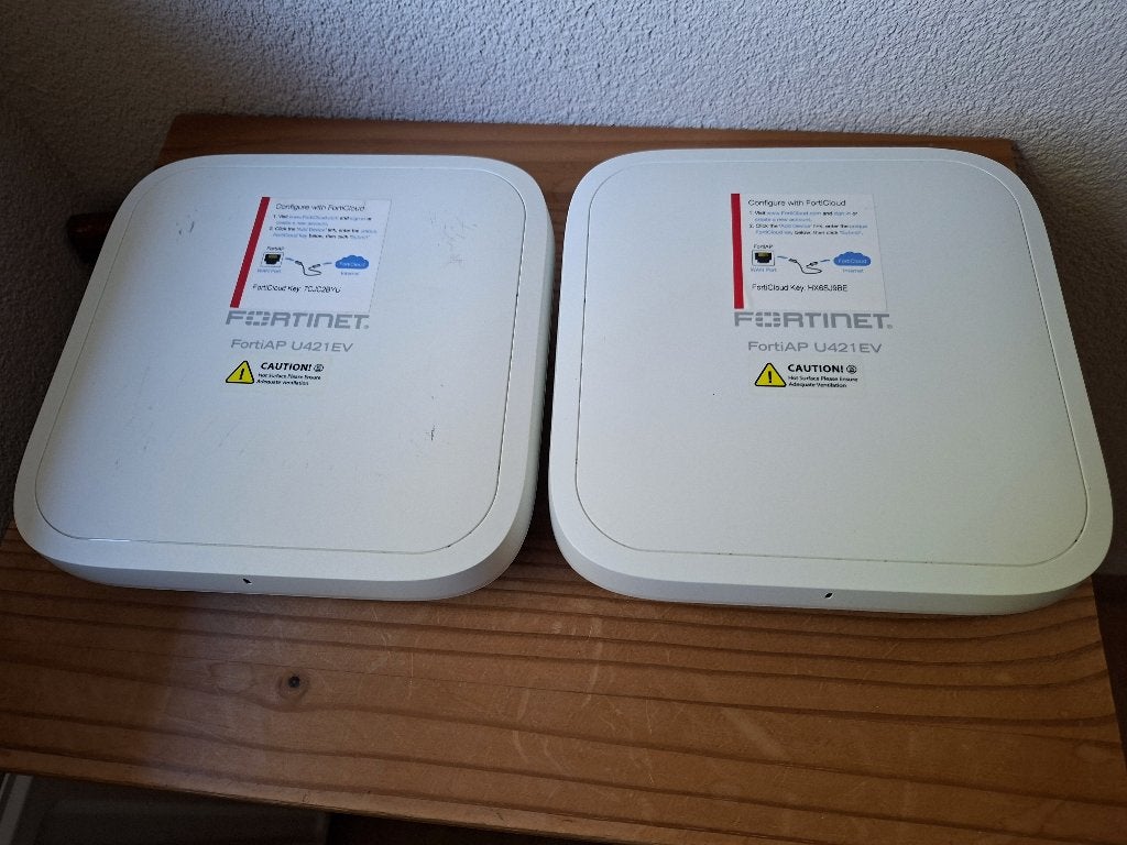 Fortinet FortiAP U421EV (2 stuks), Ophalen of Verzenden, Gebruikt, Fortinet