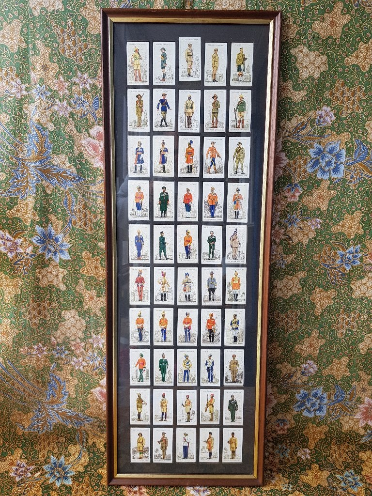 Uniformen mooie oude Engelse serie sigarettenplaatjes., Ophalen