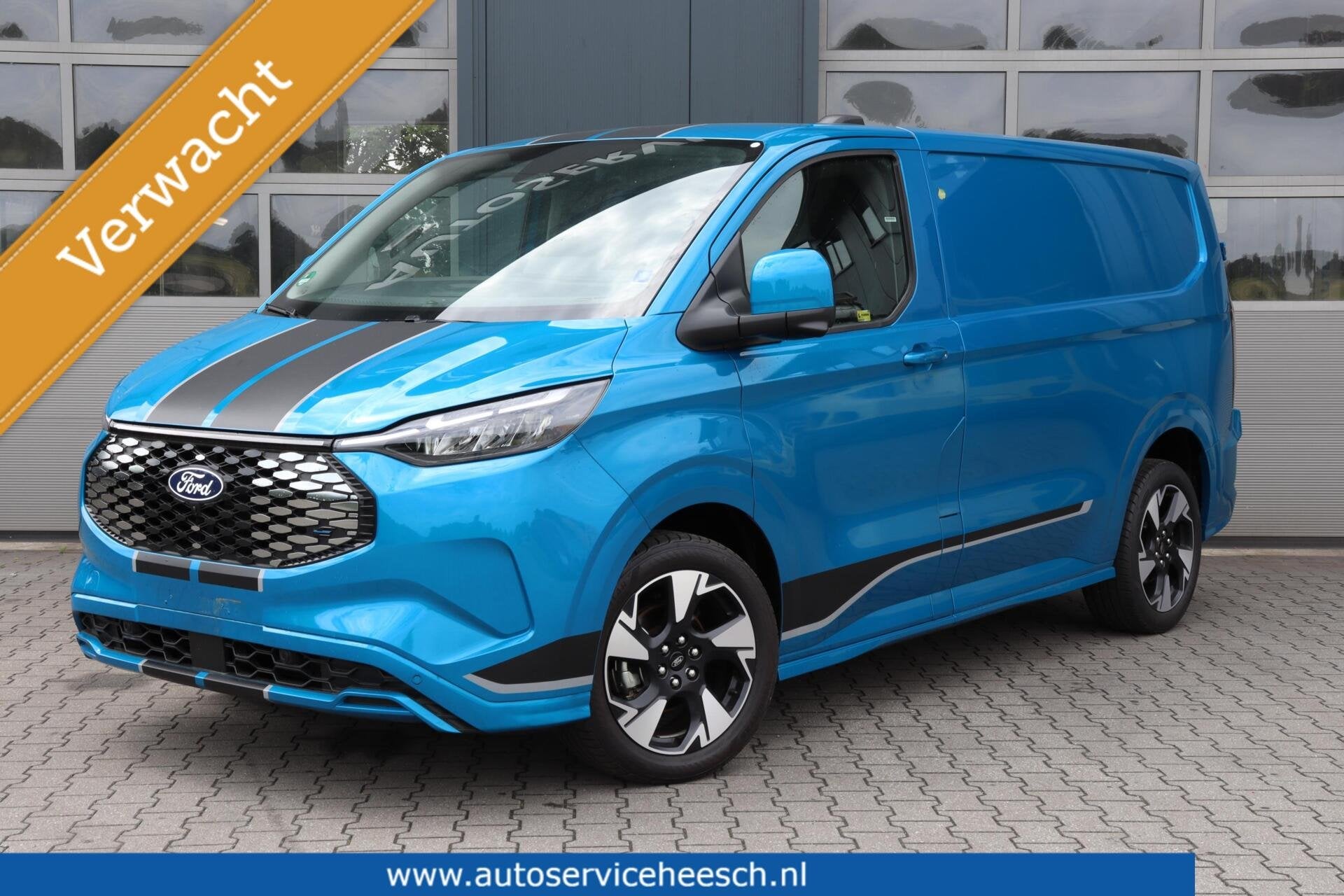 Ford E-Transit Custom L1H1 SPORT 65 kWh l ELEK. SCHUIFDEUR l, Auto's, Bestelauto's, 330 km, Stof, Gebruikt, Zwart