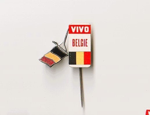 speldje + emaille broche met belgische vlag, Ophalen of Verzenden, Gebruikt, Overige onderwerpen, Speldje of Pin