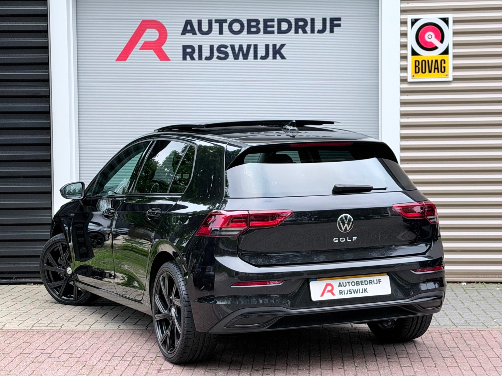 Foto 3 van Volkswagen Golf 1.5 eTSI R-Line Pano/Memory/HuD