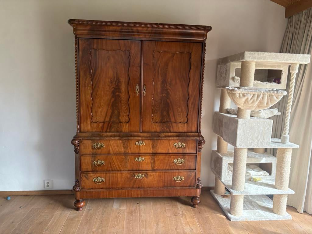 Hollandse Biedermeier kast 19e eeuw, Ophalen