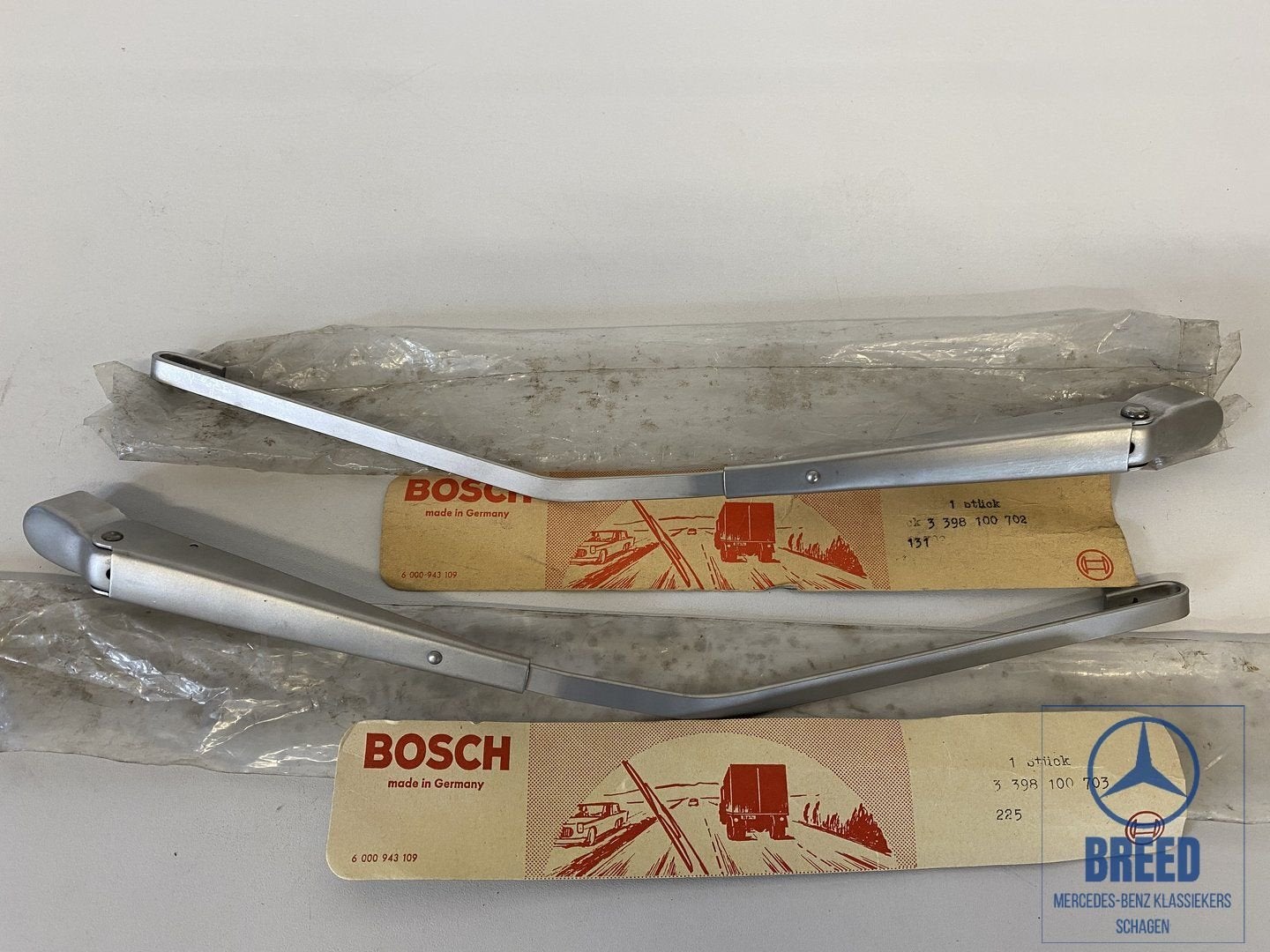 NOS ruitenwisserarm L+R voor Mercedes-Benz W108 W109, -, Nieuw, Ophalen of Verzenden, -