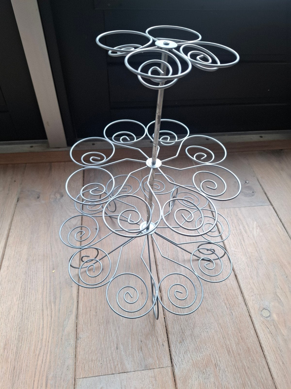 Metalen cupcake standaard - 3 lagen, Huis en Inrichting, Ophalen of Verzenden, Zo goed als nieuw, Zilver, Metaal