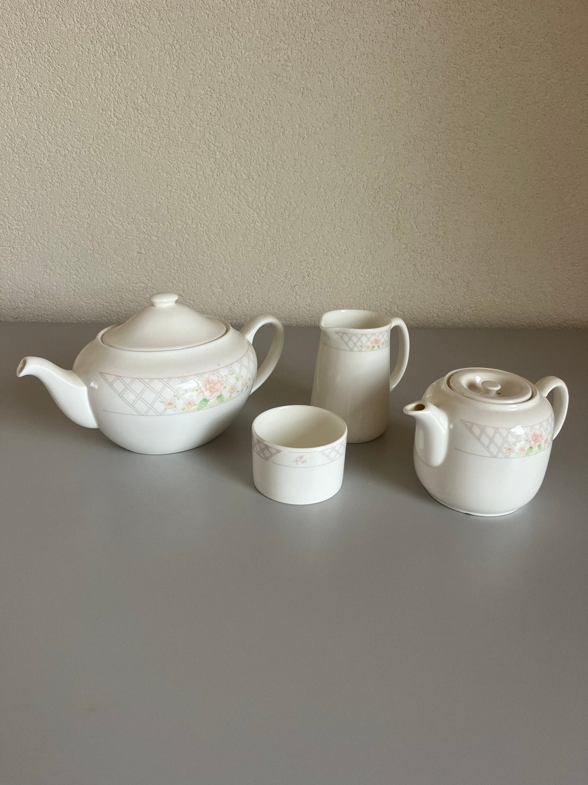 Wedgwood Teapot, suikerpot en melkkan - Vintage servies, Ophalen, Vintage, Zo goed als nieuw, Theepot
