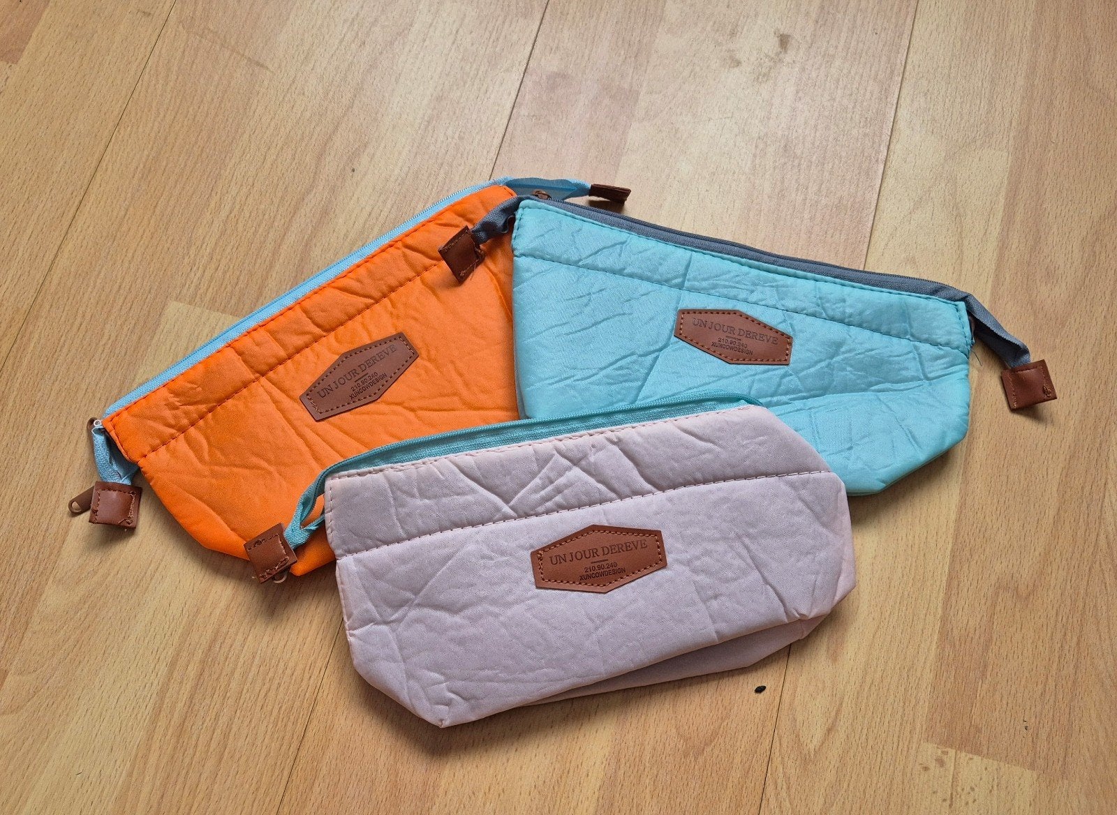 Set nieuwe make-up tasjes in 3 kleuren., Ophalen of Verzenden, Nieuw, Overige kleuren, Toebehoren