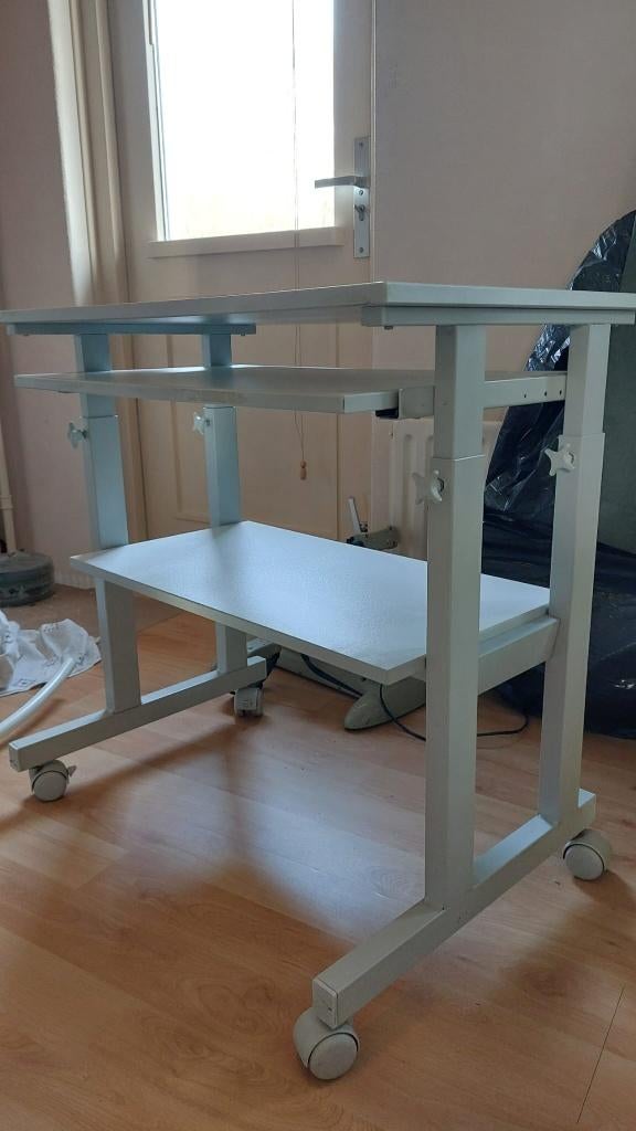 Computertafel | Met uitschuifbaar blad, Huis en Inrichting, Bureaus, Ophalen, In hoogte verstelbaar, Gebruikt