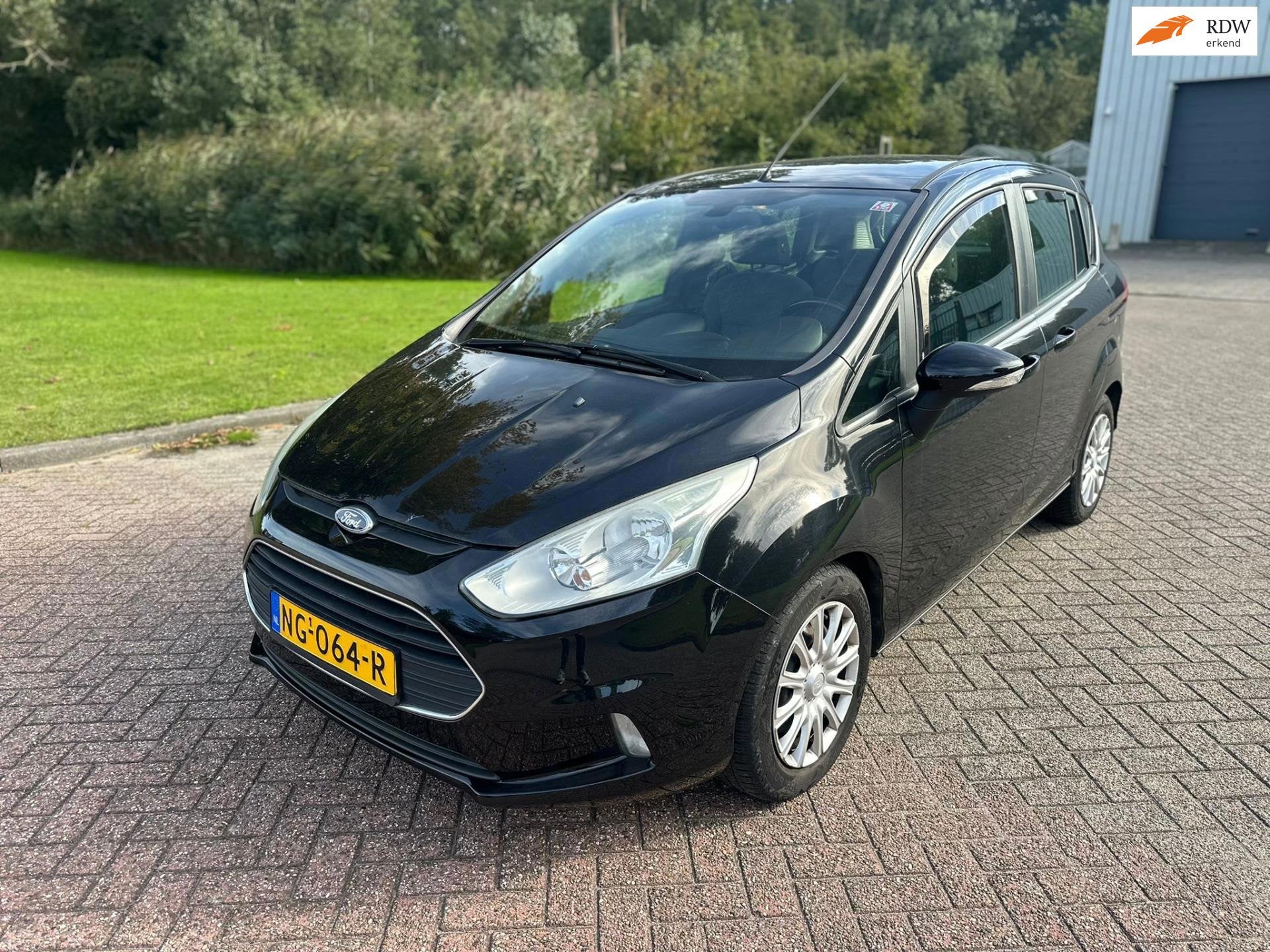 Ford B-Max 1.0 EcoBoost Titanium AIRCO PANO TREKHAAK, Auto's, Voorwielaandrijving, Euro 5, 101 pk, Gebruikt