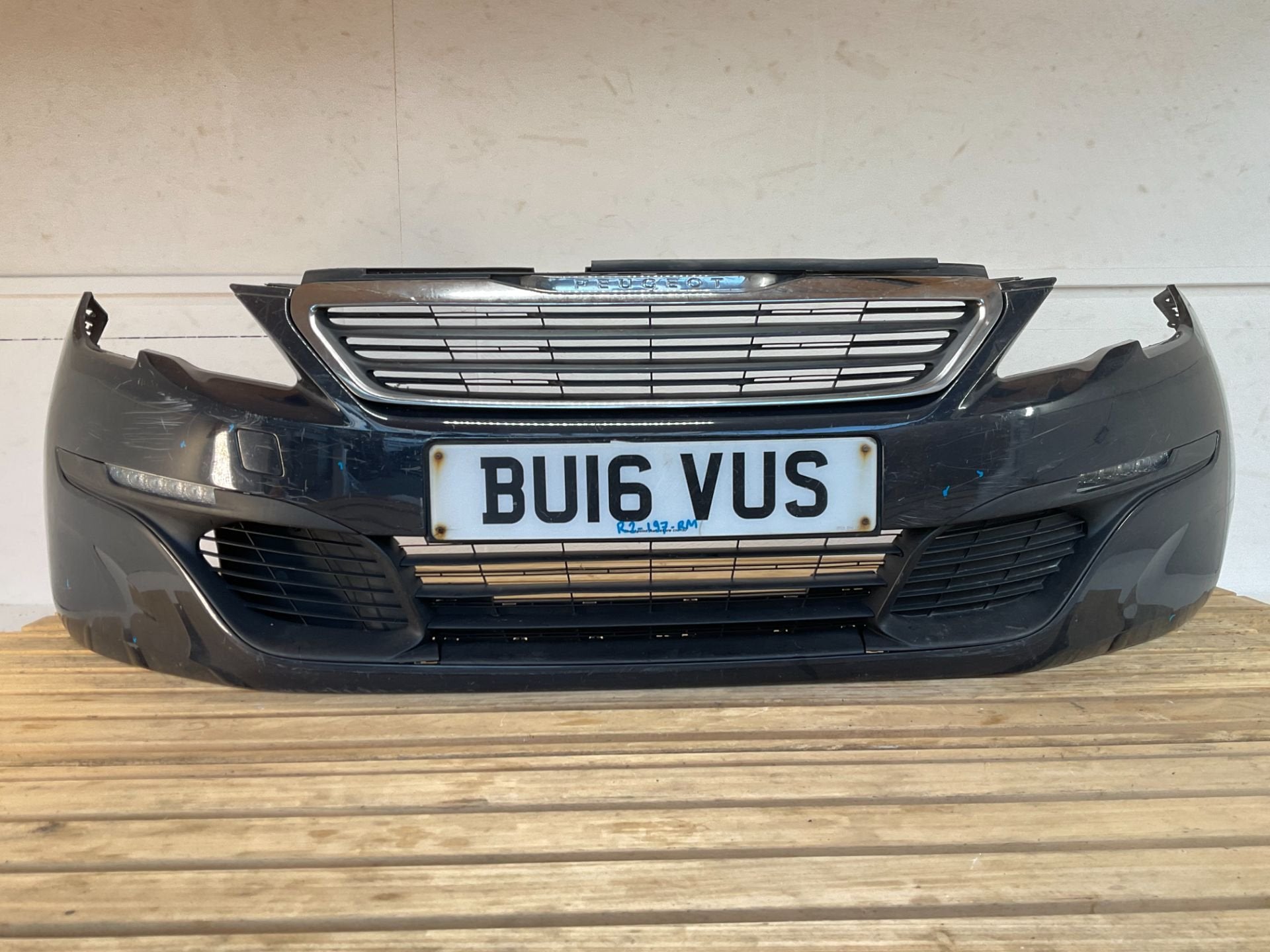 Bumper Peugeot 308 2012-2016 AA35899370 Voorbumper R2-197RM, Taurusavenue 1
2132 LS  Hoofddorp, NL, Gebruikt, Contact.group@renault.com