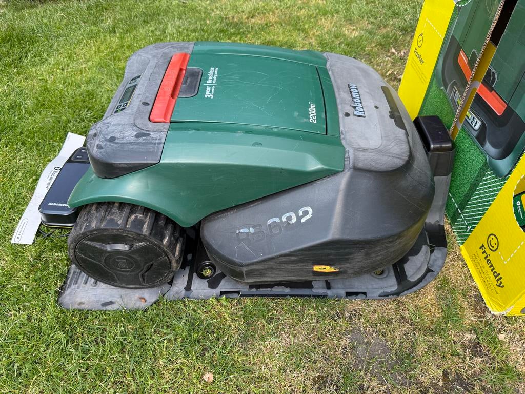 Robomow RS622 robotmaaier met brede wielen en GSM module, Ophalen, Gebruikt, Meer dan 25 cm, Bestuurbaar via app