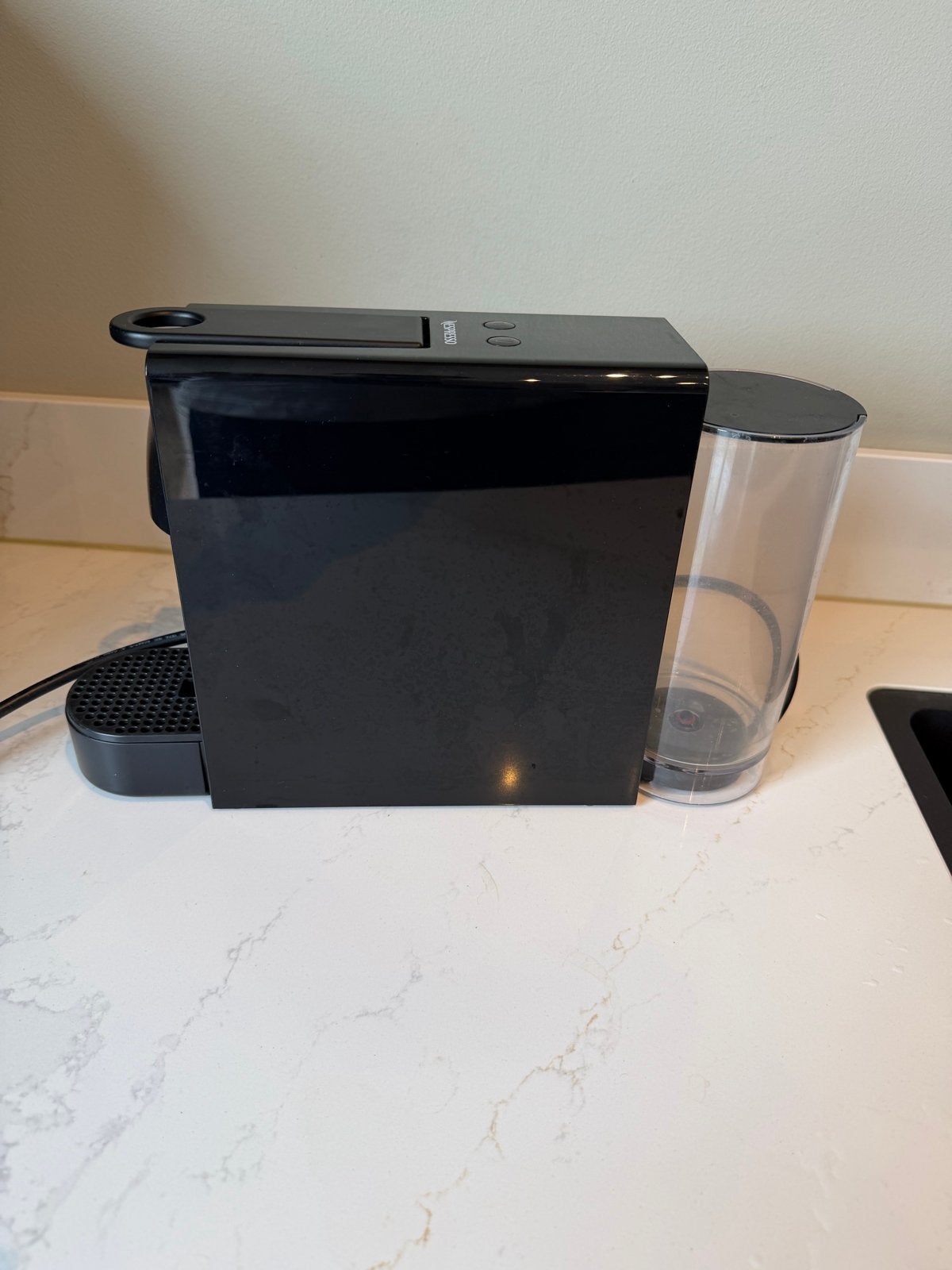 Nespresso Krups Essenza Mini Koffiezetapparaat Zwart, Ophalen, Espresso apparaat, Zo goed als nieuw, 1 kopje