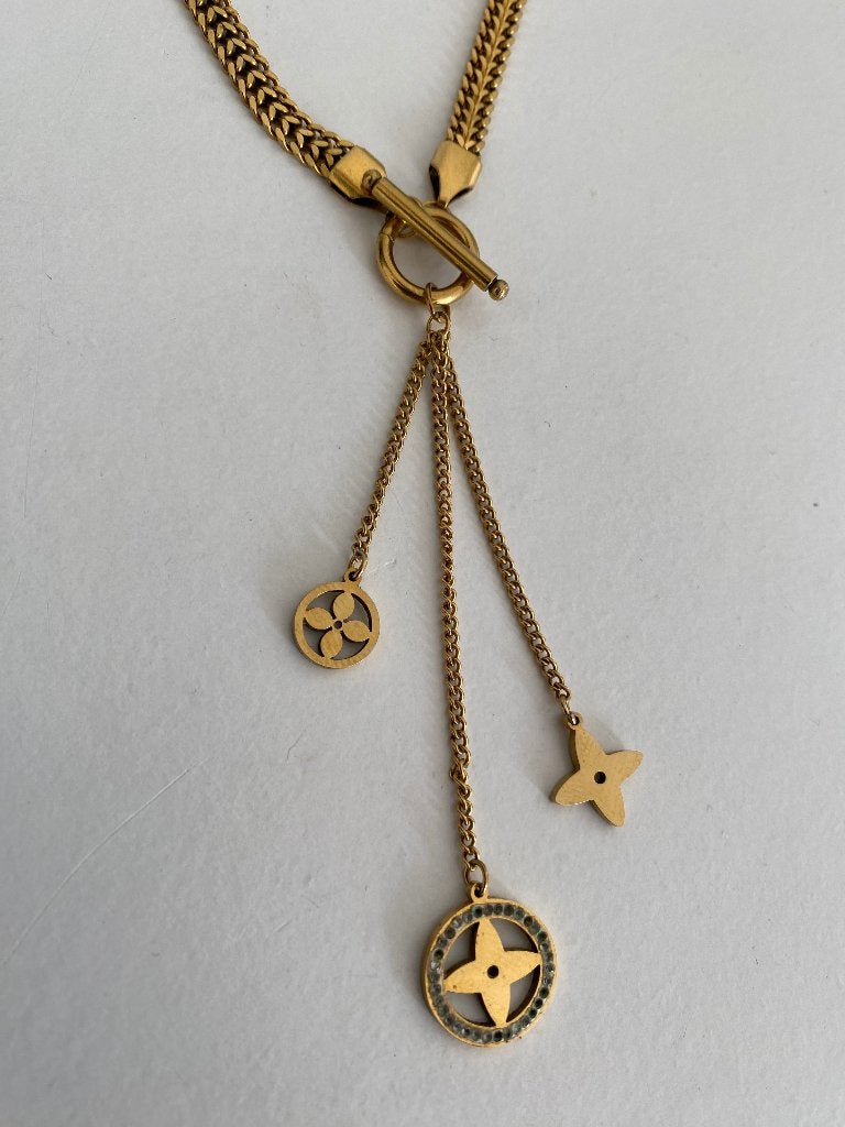 Y Ketting goudkleurig met klavertjes hangers, Ophalen of Verzenden, Zo goed als nieuw, Goud, Overige materialen