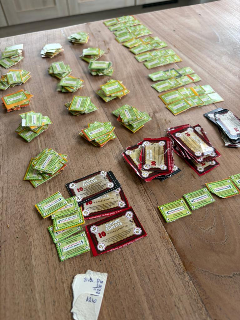 DE Douwe Egberts punten, 1222 stuks, Ophalen of Verzenden, Koffie of Thee, Zegels, Bonnen of Punten