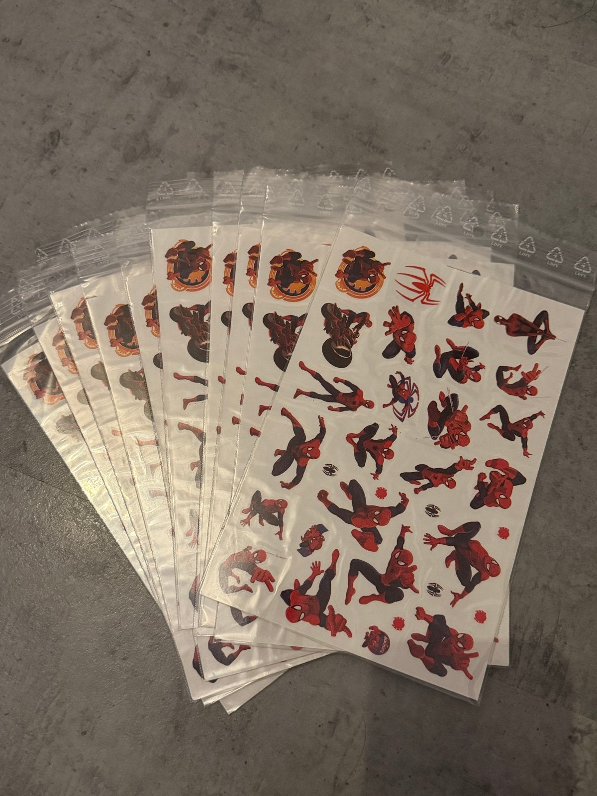 10 vellen Spiderman plaktattoos - Tijdelijke tattoos, Ophalen of Verzenden, Nieuw, Strip of Tekenfilm