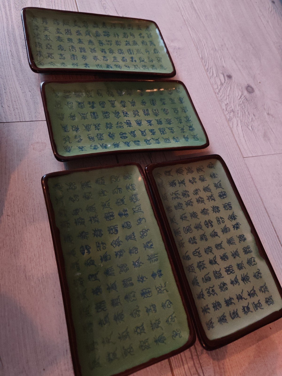 Set van 4 Oosterse schaaltjes met Chinese karakters, Ophalen
