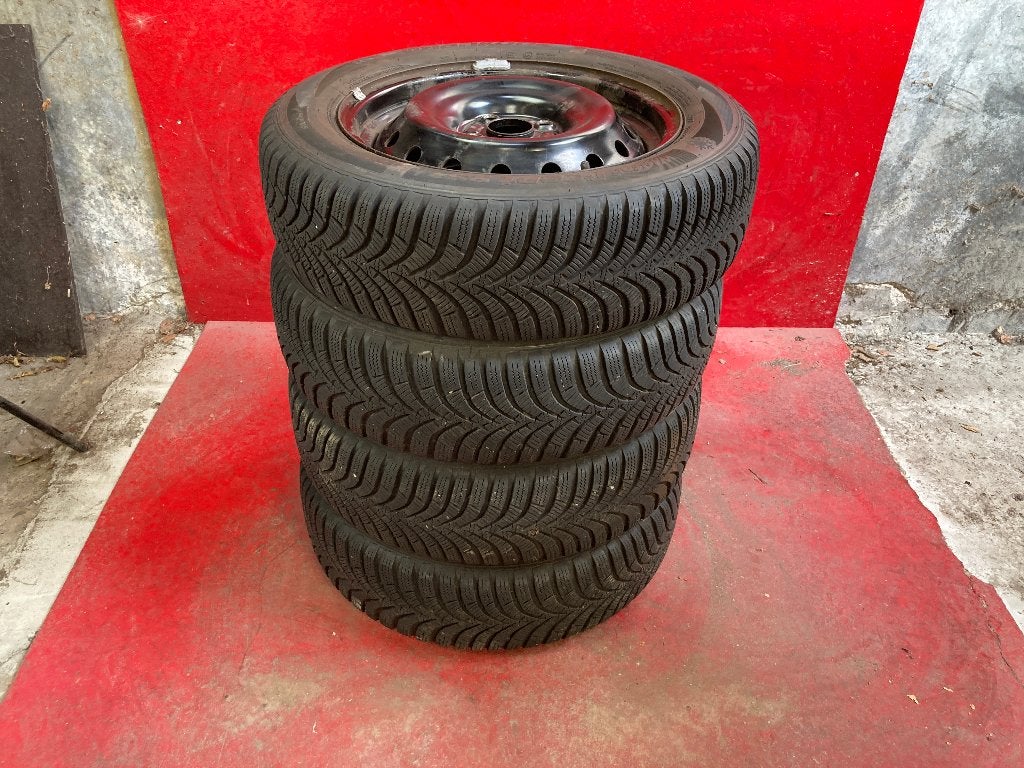 Winterbanden Suzuki Swift 175/65R15 Hankook, Auto-onderdelen, 15 inch, 175 mm, ., Banden en Velgen