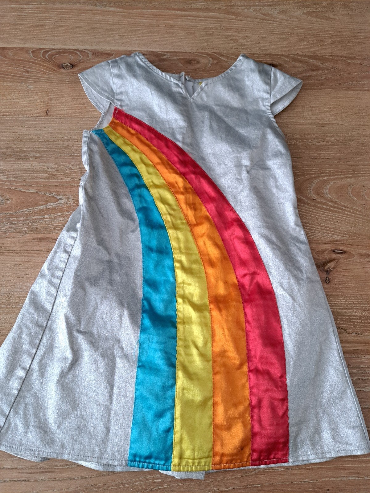 K3  Jurk Zilver met Regenboog ZGAN .Maat 104, Meisje, K3, Ophalen of Verzenden, Zo goed als nieuw
