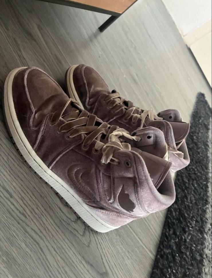 Air Jordan 1 Mid SE Purple Velvet - Exclusief & Ongedragen, Ophalen of Verzenden, Nieuw, Overige kleuren, Sneakers of Gympen