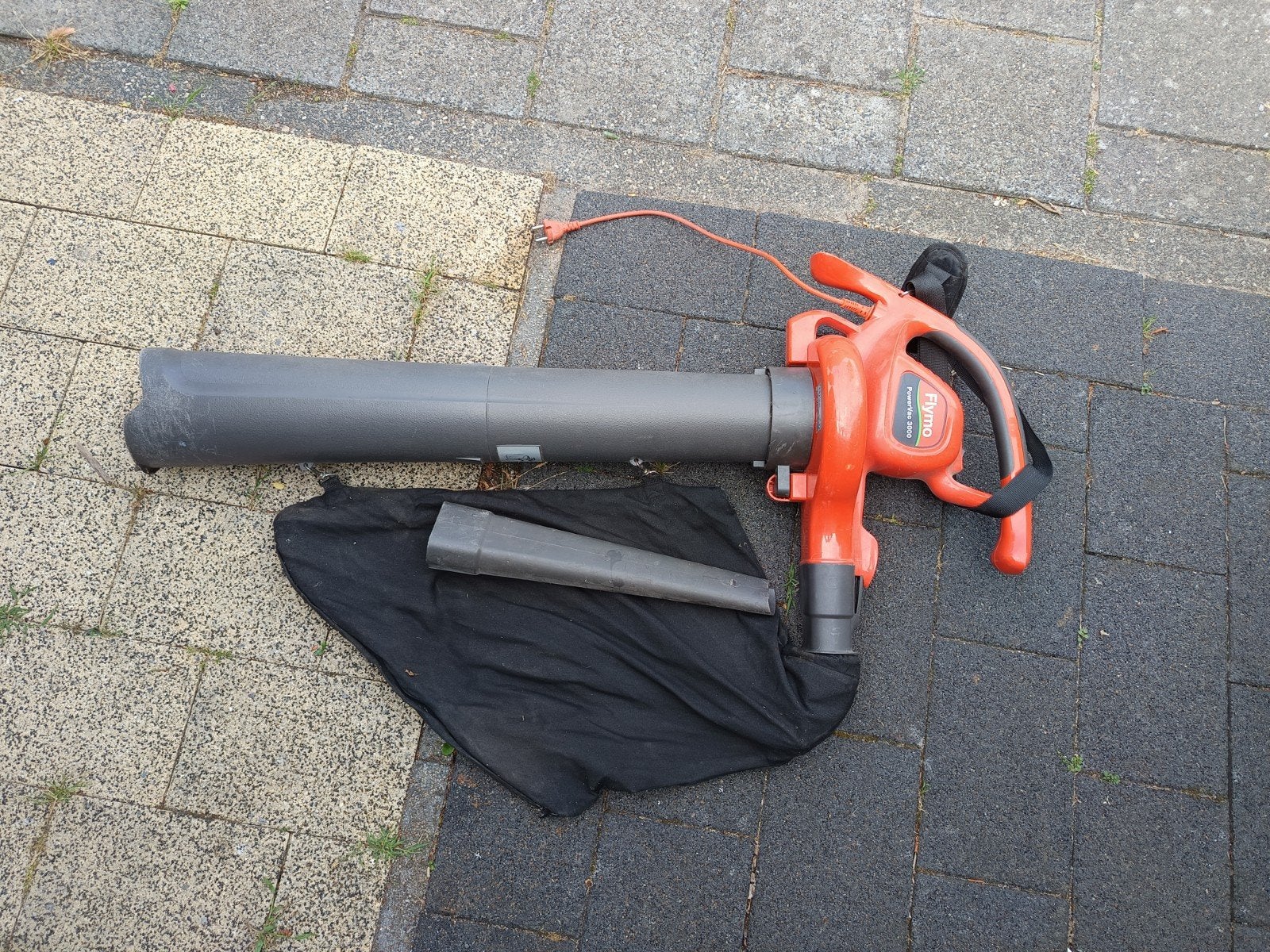 Flymo PowerVac 3000 Bladblazer/Bladzuiger, Tuin en Terras, Gebruikt, Met opvangzak, Handgedragen, Ophalen of Verzenden