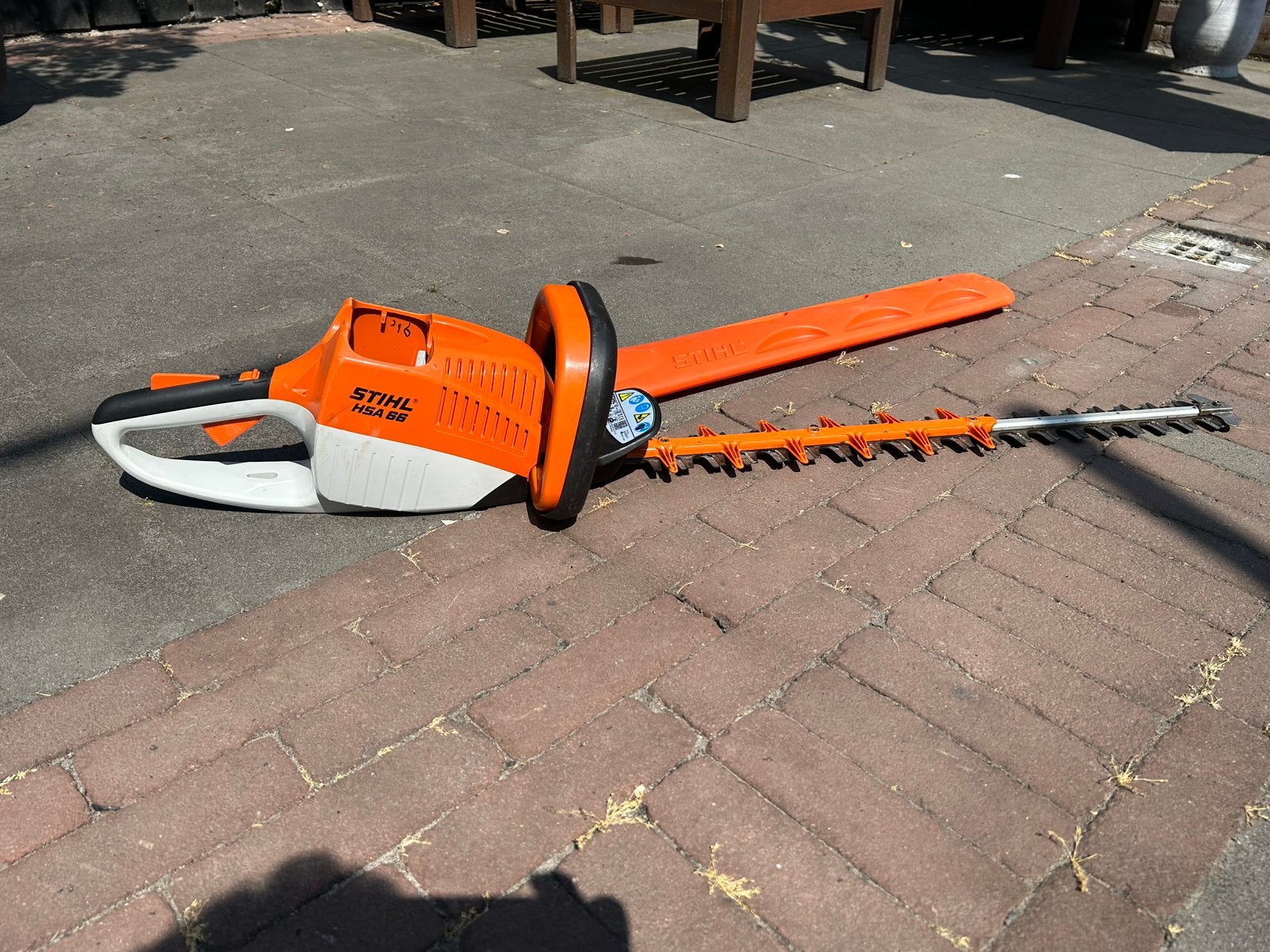 Stihl HSA66 accu heggenschaar, Ophalen, Zo goed als nieuw, Accu