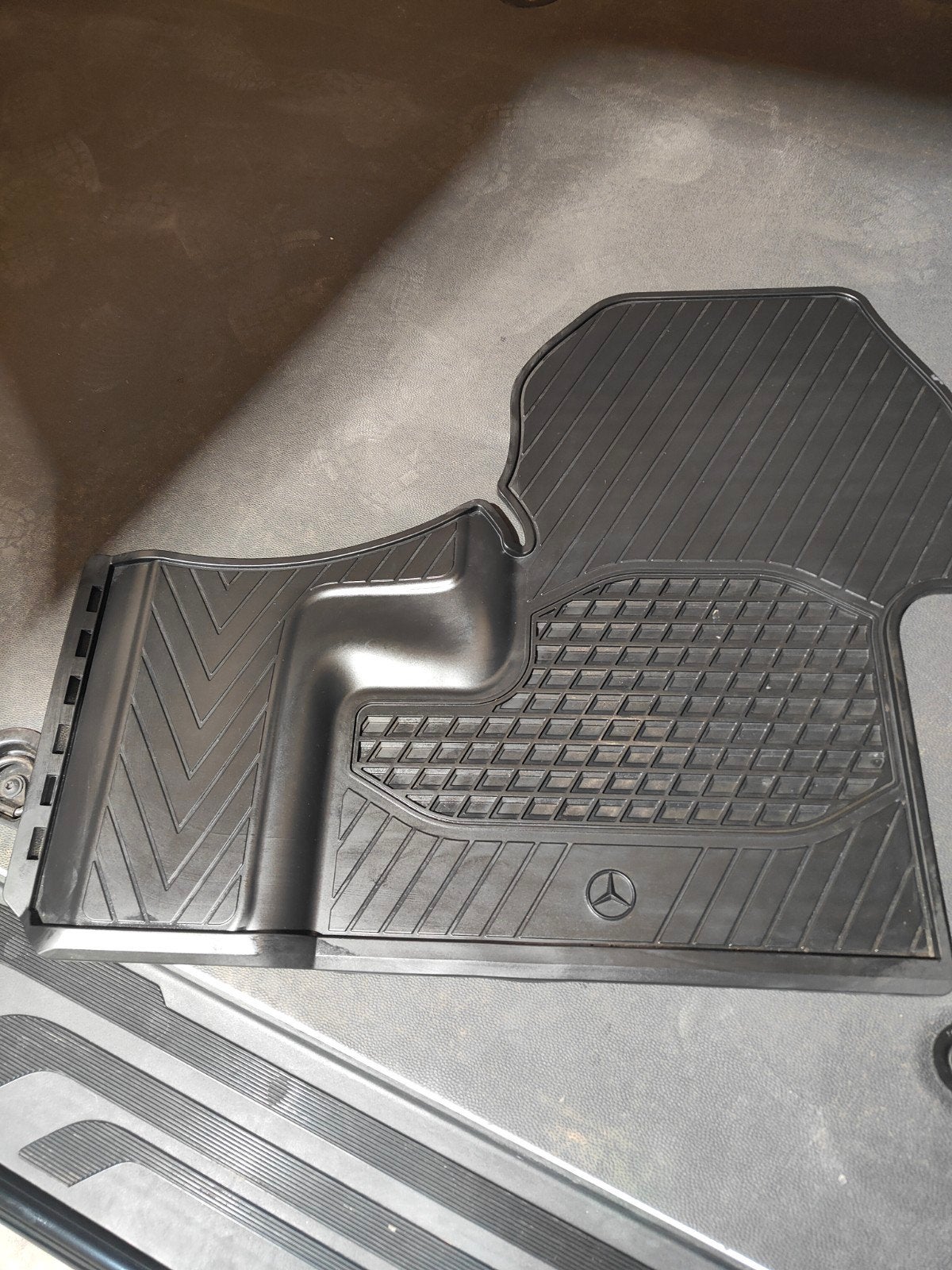 Mercedes Sprinter originele rubber mattenset - Z.g.a.n., Ophalen, Zo goed als nieuw