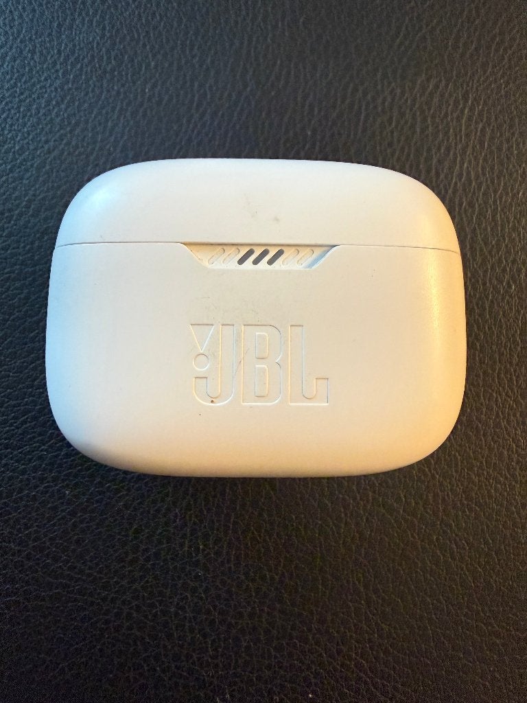 Original JBL Tune 230 White charging case, Gebruikt, Ophalen of Verzenden, JBL, In oorschelp (earbud)