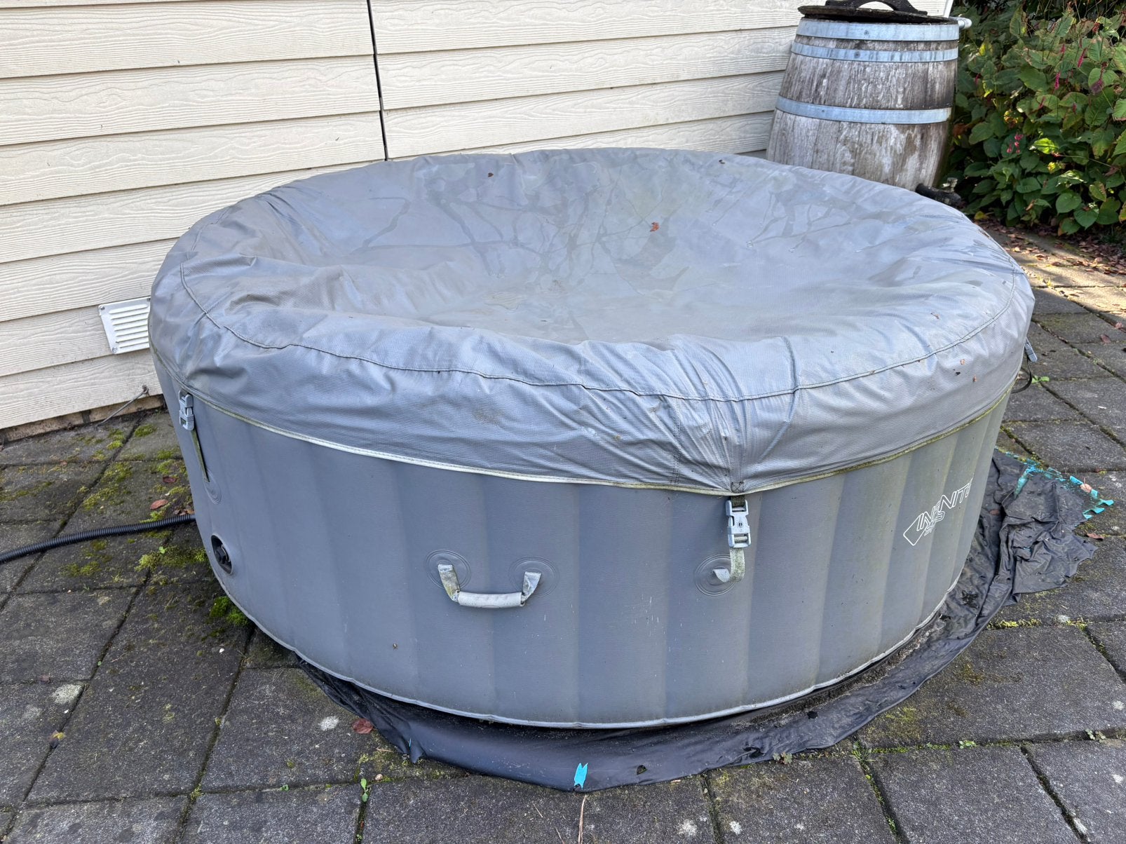 Opblaasbare spa Infinity, Ophalen, Gebruikt, Afdekzeil, Opblaasbaar