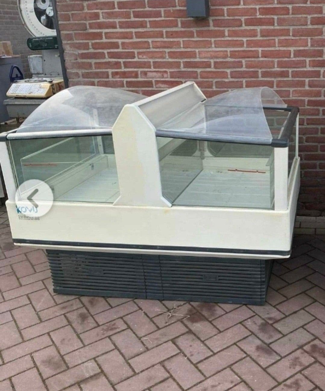 Professionele ijsvitrine - Kovi, Ophalen