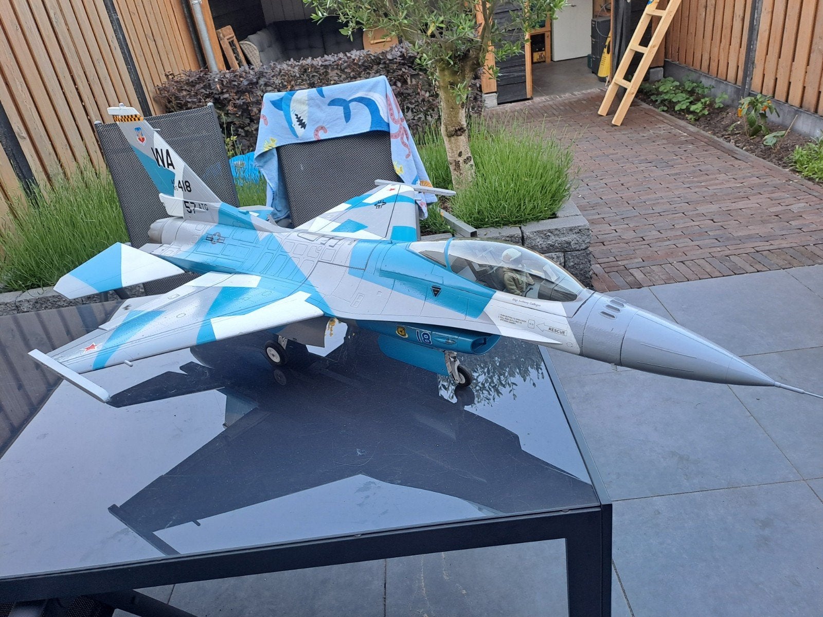 Freewing f16 90mm 8s, Ophalen, Zo goed als nieuw, 1:72 tot 1:144, Overige merken