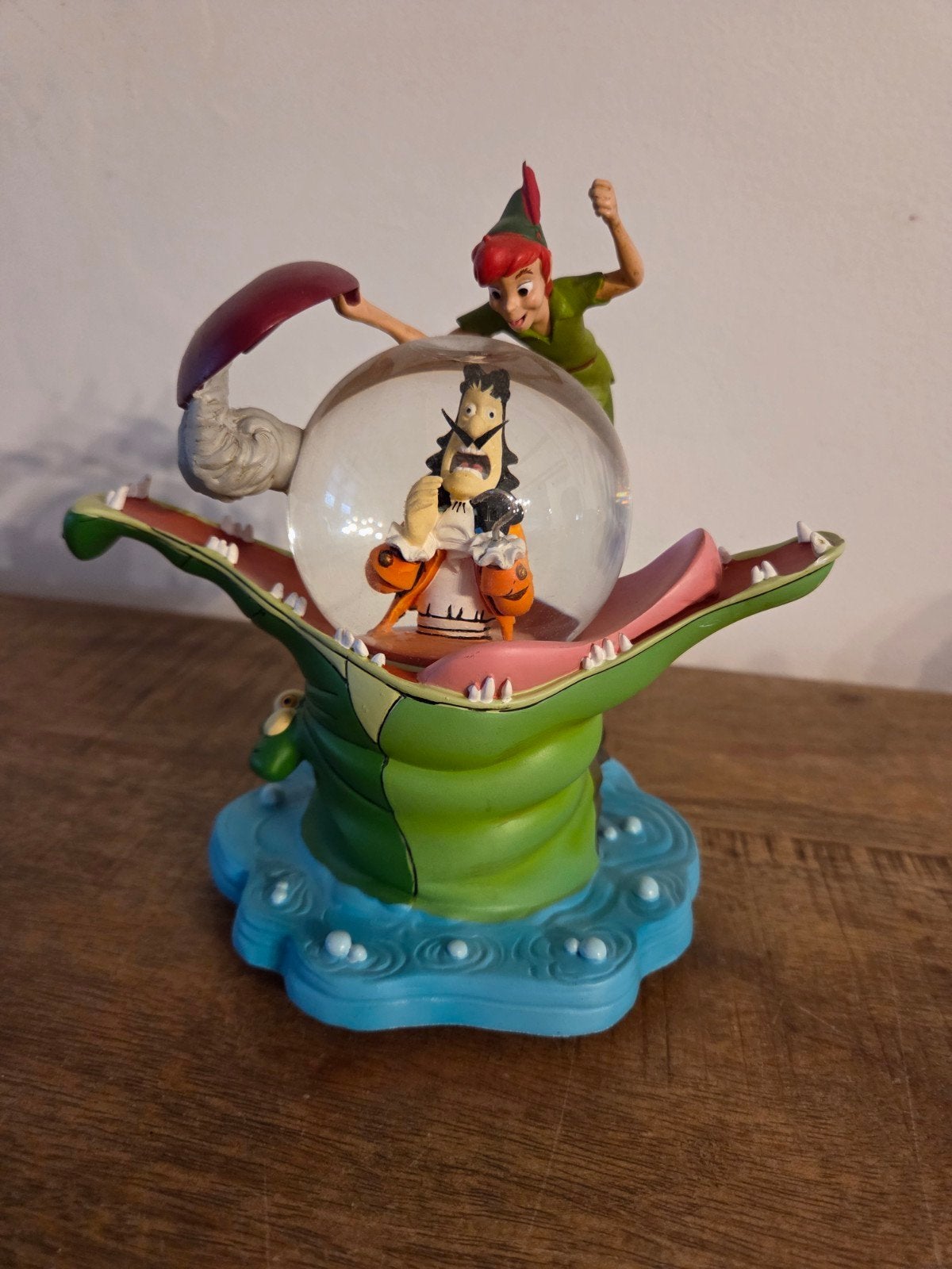Disney Peter Pan Snowglobe, Ophalen of Verzenden, Peter Pan of Pinokkio, Zo goed als nieuw, Beeldje of Figuurtje