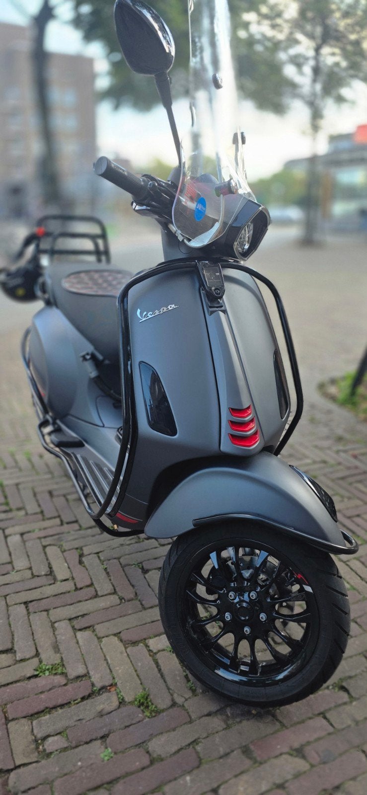 Vespa zgan Sprint 50 bouwjaar 2021, Fietsen en Brommers, Ophalen, Zo goed als nieuw, Benzine