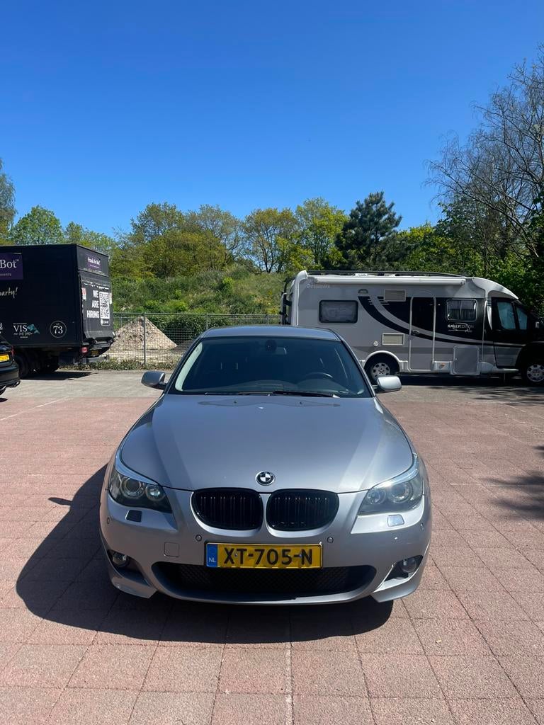 BMW 5-Serie 2.2 I 520 AUT 2003 Grijs, Auto's, Achterwielaandrijving, 10 km/l, Particulier, 170 pk