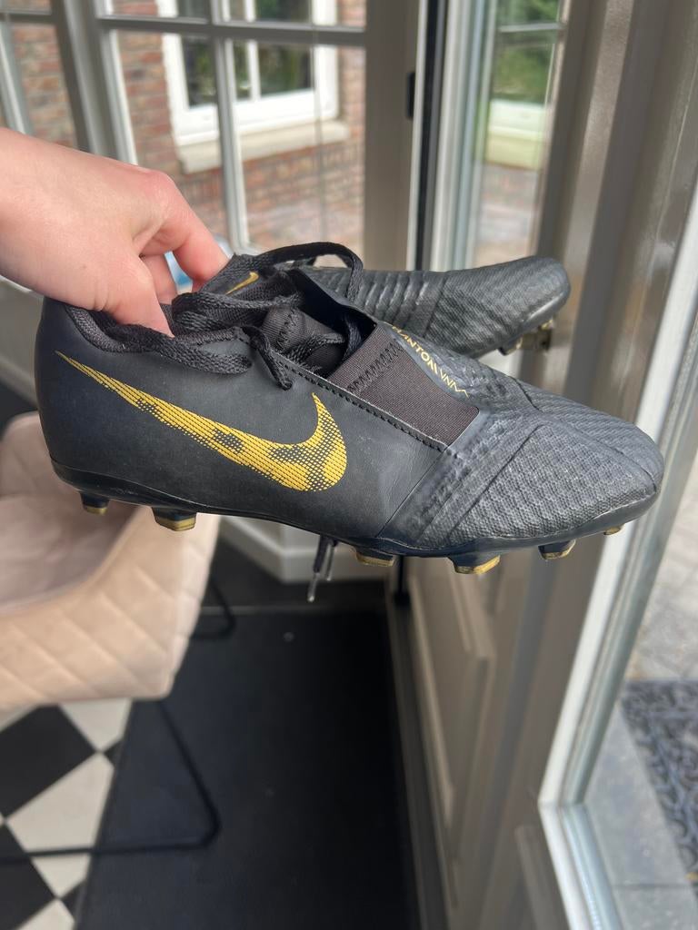 Nike voetbalschoenen maat 35 - Zo goed als nieuw!, Ophalen of Verzenden, Zo goed als nieuw, Schoenen