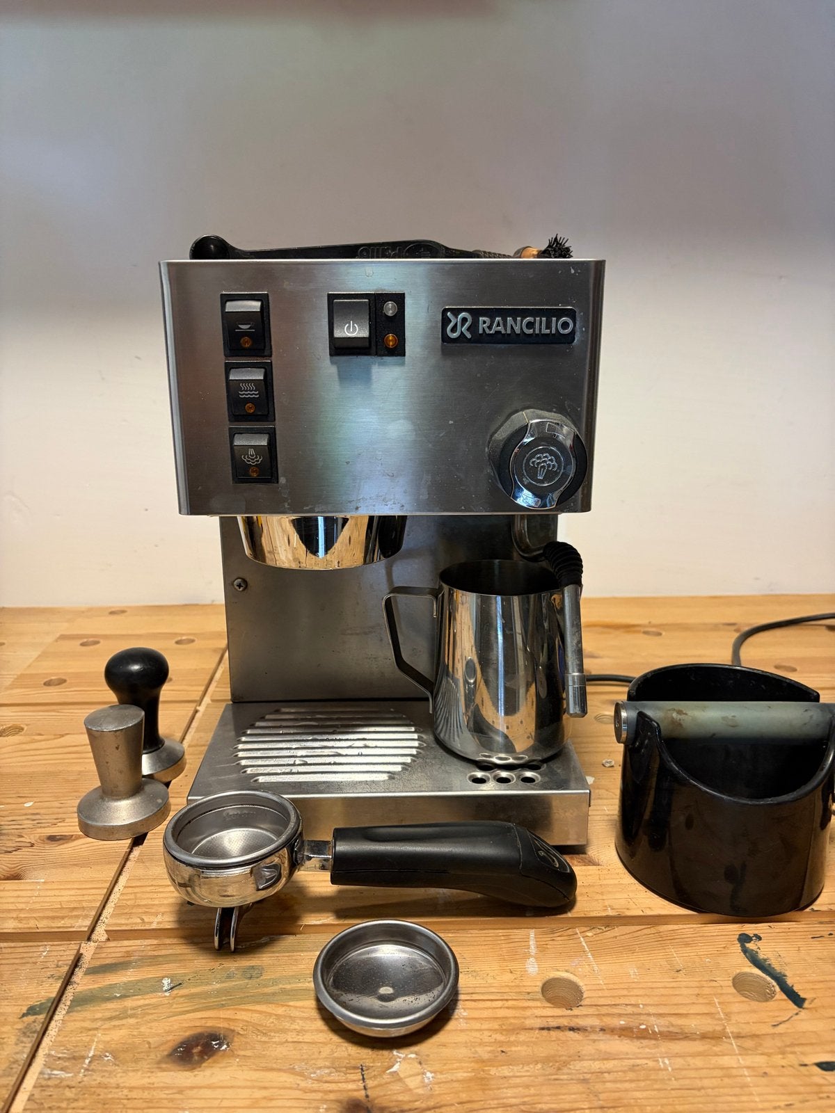 Rancilio Silvia 2022 Espresso Machine - werkt goed, Witgoed en Apparatuur, Koffiezetapparaten, Gebruikt, Espresso apparaat, Gemalen koffie