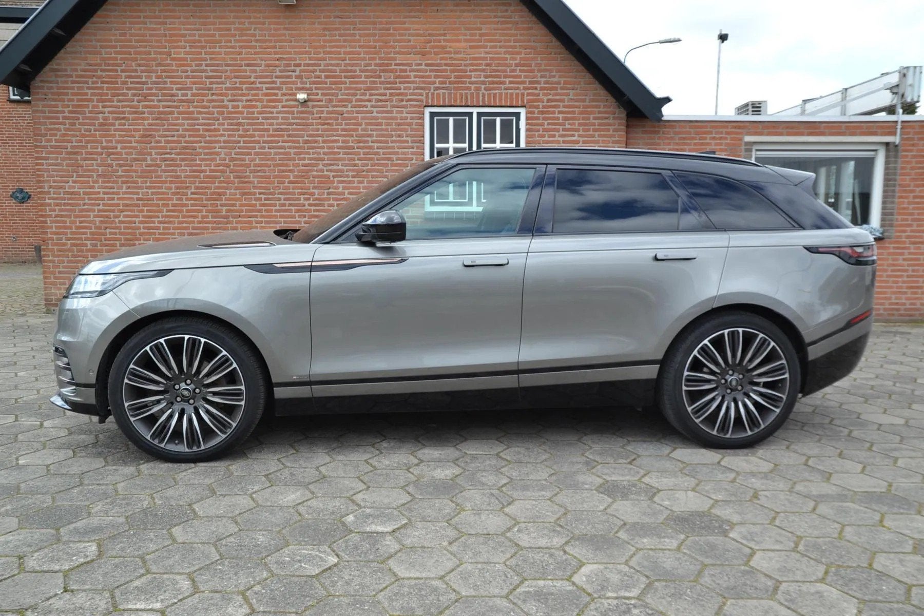 Land Rover Range Rover Velar 3.0 V6 AWD R-Dynamic HSE - 380, Auto's, Automaat, Dealer onderhouden, Gebruikt, 2995 cc