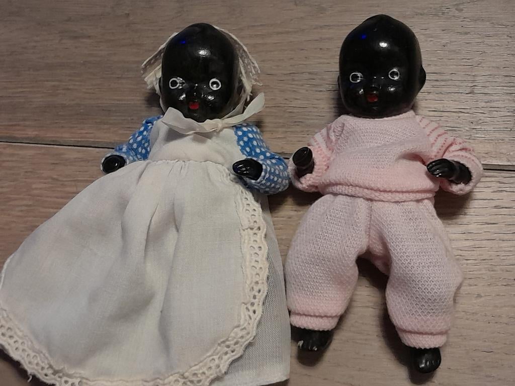 Oude schattige popjes tweeling steengoed, Verzenden