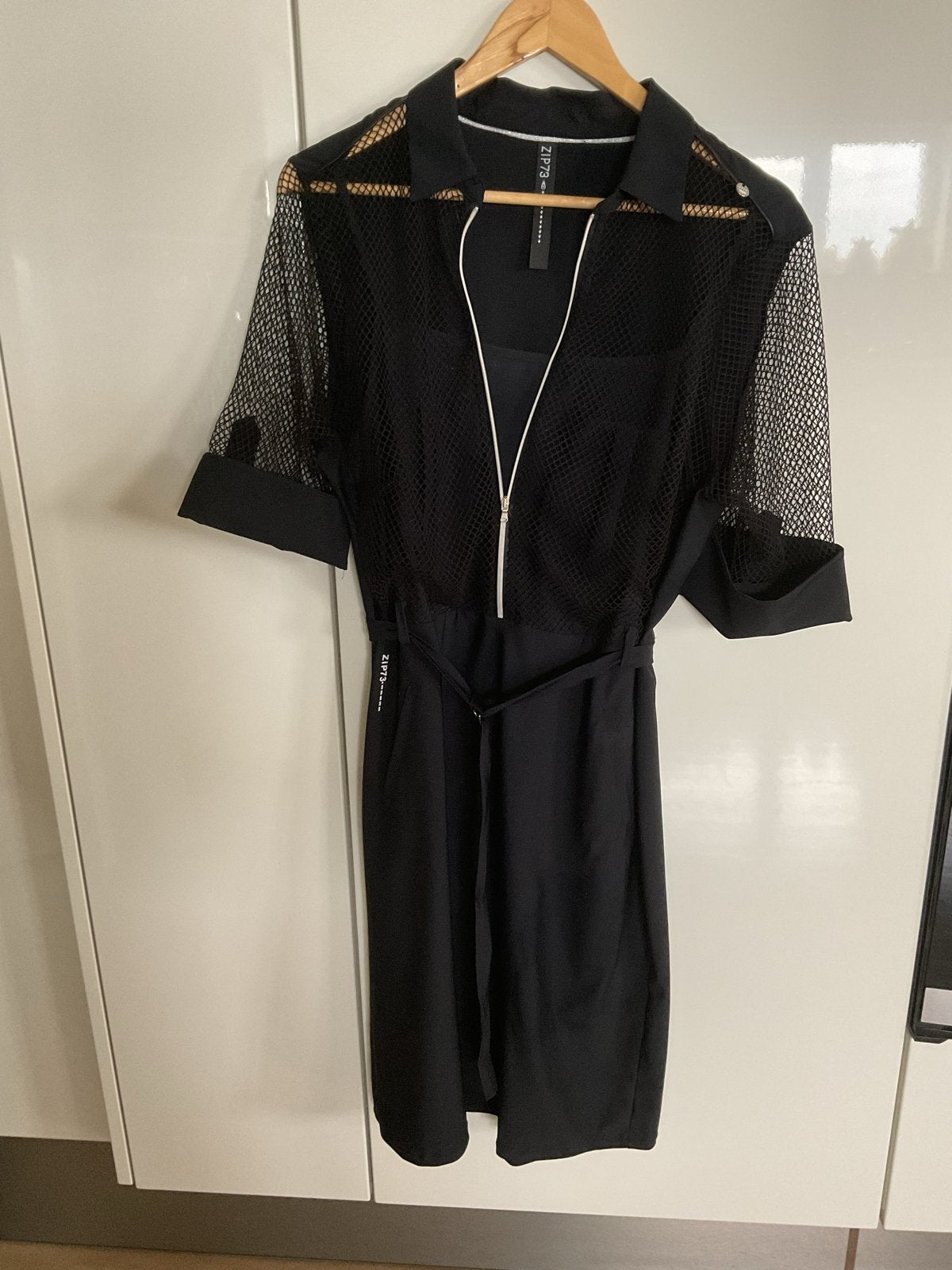 Travel stof jurk  Zip 73, Kleding | Dames, Ophalen of Verzenden, Nieuw, Zwart, Boven de knie