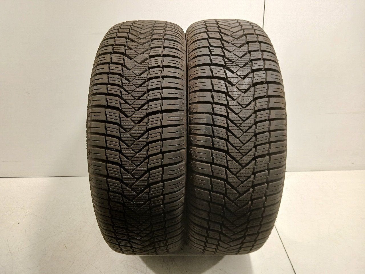 Bandenset 2 stuks Winter 195 55 R16, Onderdelen@venauto.nl, Van der Ven Autorecycling B.V., Gebruikt, Ettenseweg 76, 4706 PB Roosendaal, The Netherlands