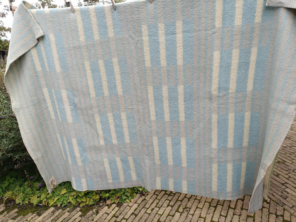 Vintage AaBe wollen deken in pastelkleur 1.75 x 2.30 (KD5), Gebruikt, Blauw, Tweepersoons, Ophalen of Verzenden