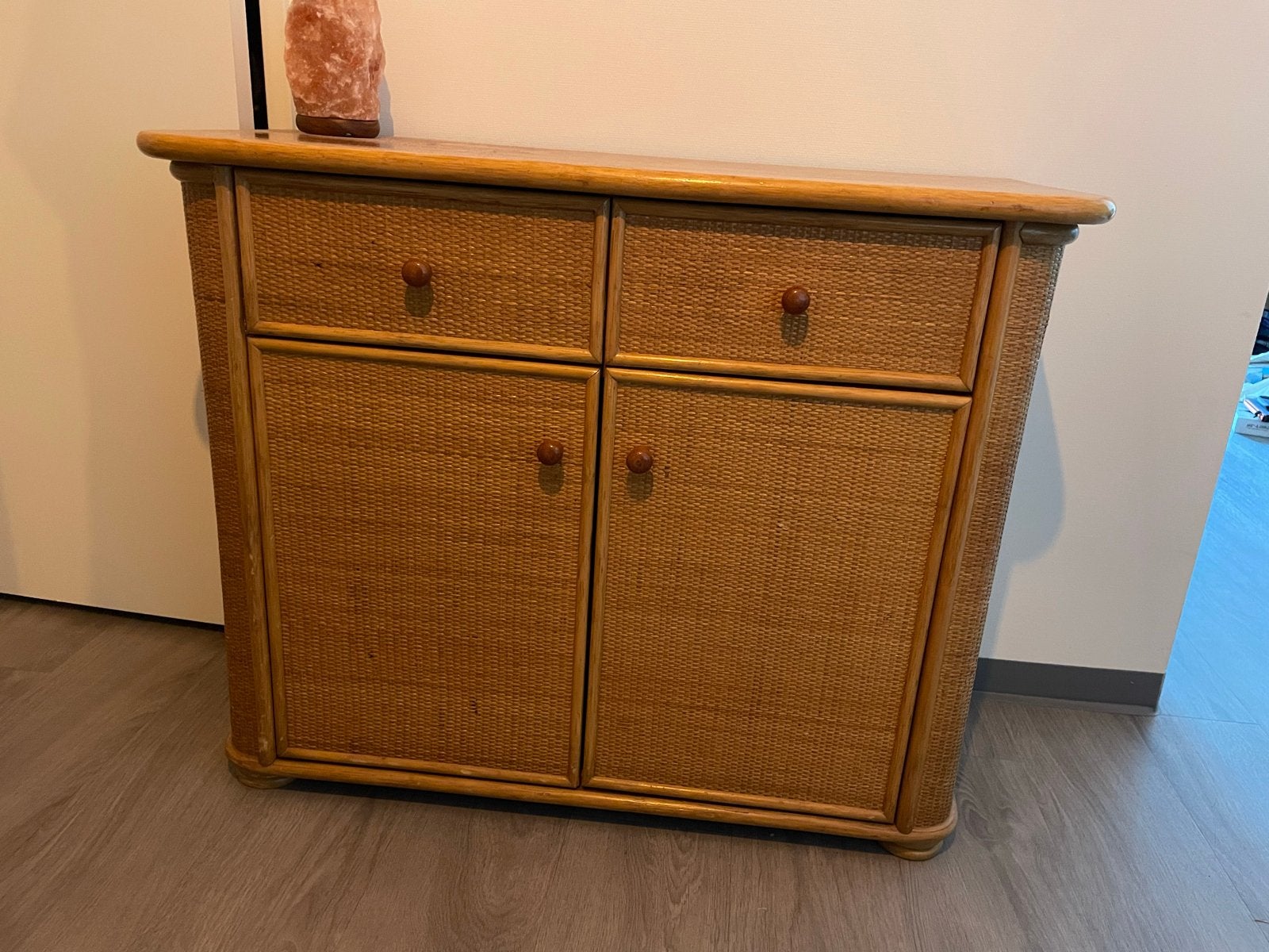 Rotan kastje met lades en deuren, Ophalen, Gebruikt, Overige materialen, 50 tot 100 cm