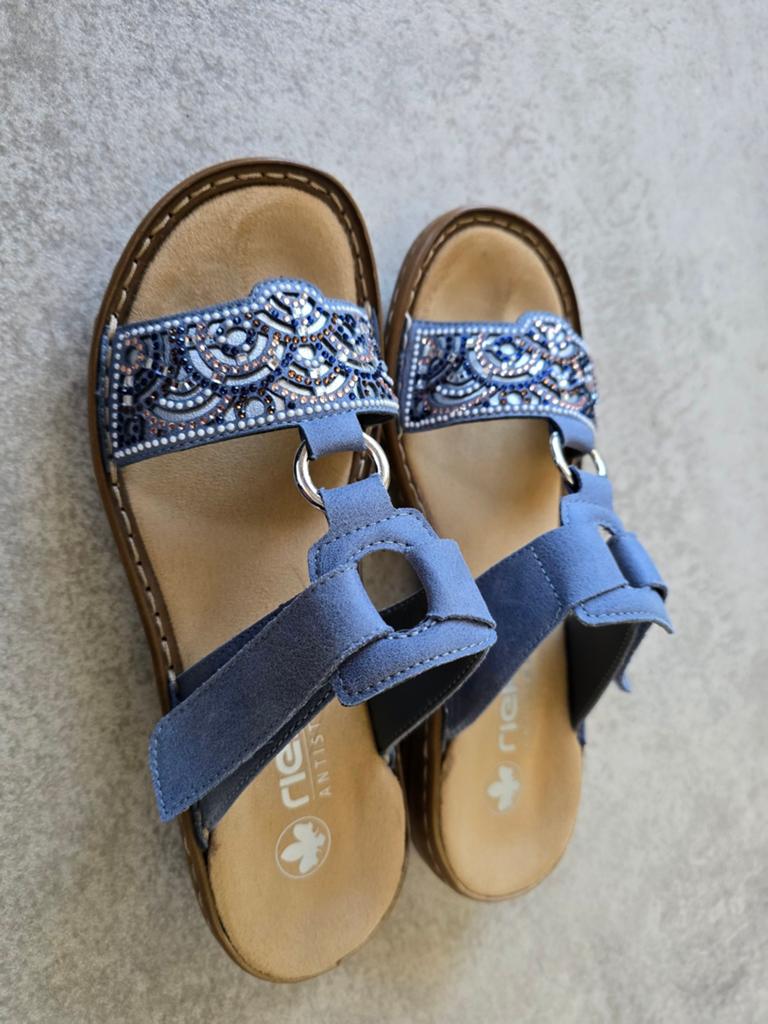 Rieker Slippers Maat 37 - Blauw met strass- 1x gedragen, Kleding | Dames, Schoenen, Blauw, Zo goed als nieuw, Rieker, Sandalen of Muiltjes