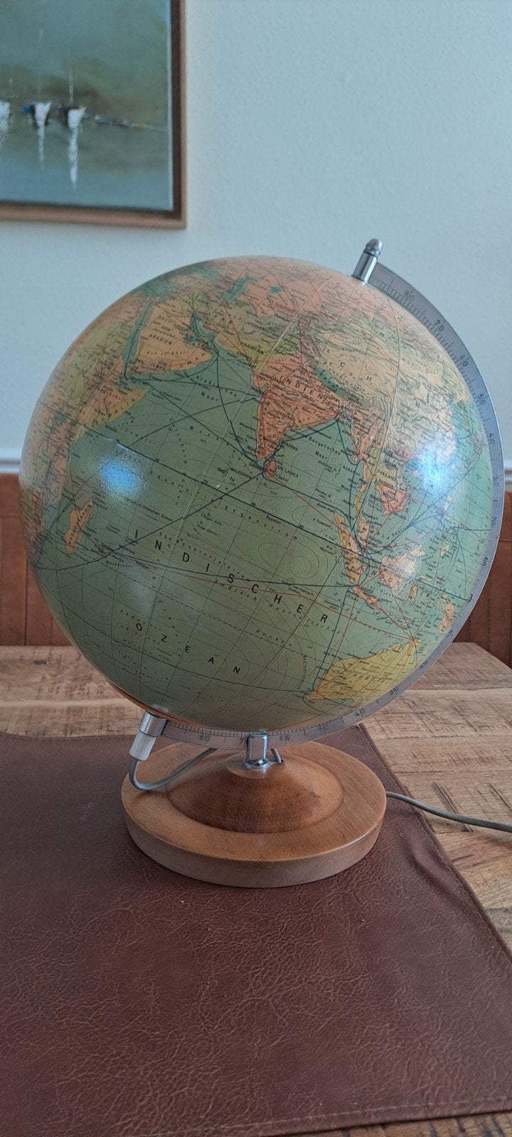 Verlichte Wereldbol met Houten Voet - Vintage Stijl, Ophalen of Verzenden, Staatkundige wereldbol, Hout, Draaibaar