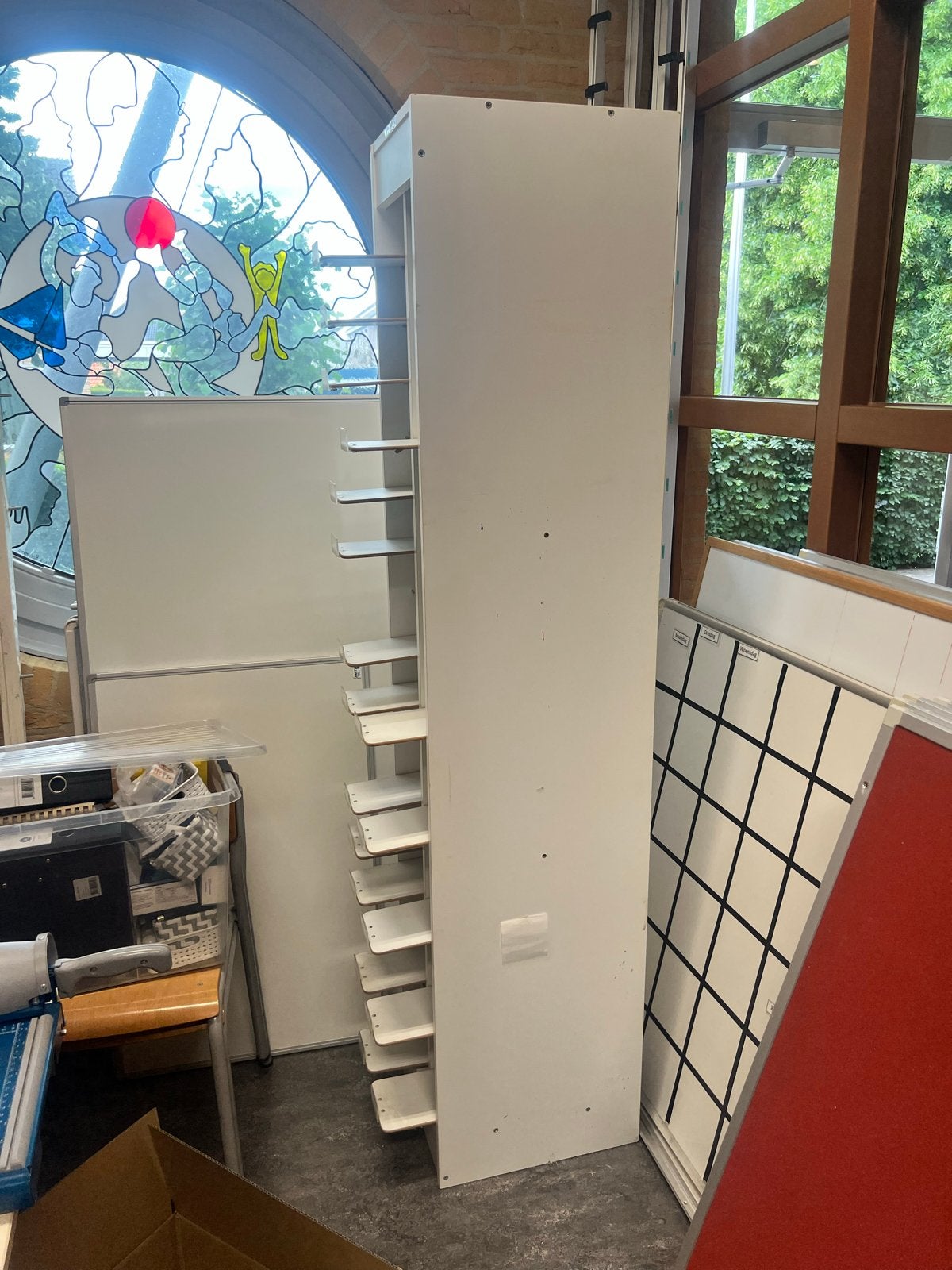 Hoge witte kast met uitschuifbare planken, Ophalen, Gebruikt