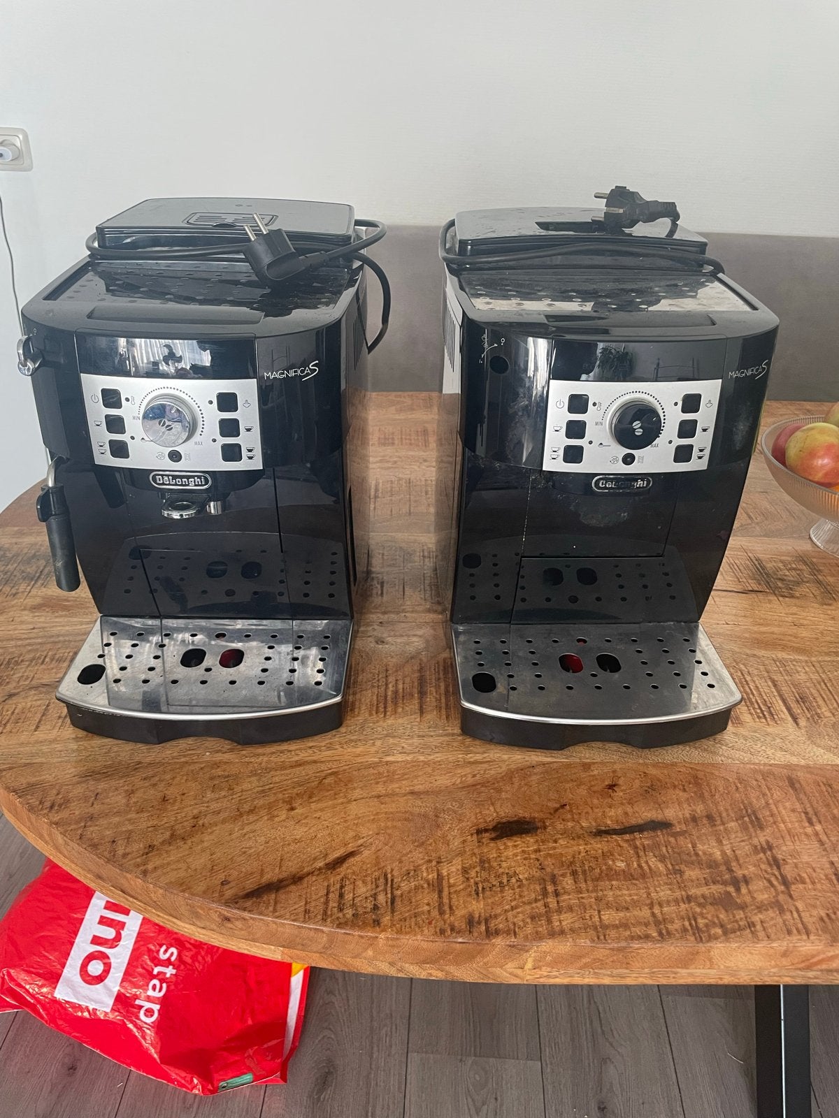 2x defecte DeLonghi Magnifica S voor onderdelen/reparatie, Witgoed en Apparatuur, Koffiezetapparaten, Ophalen of Verzenden, Niet werkend