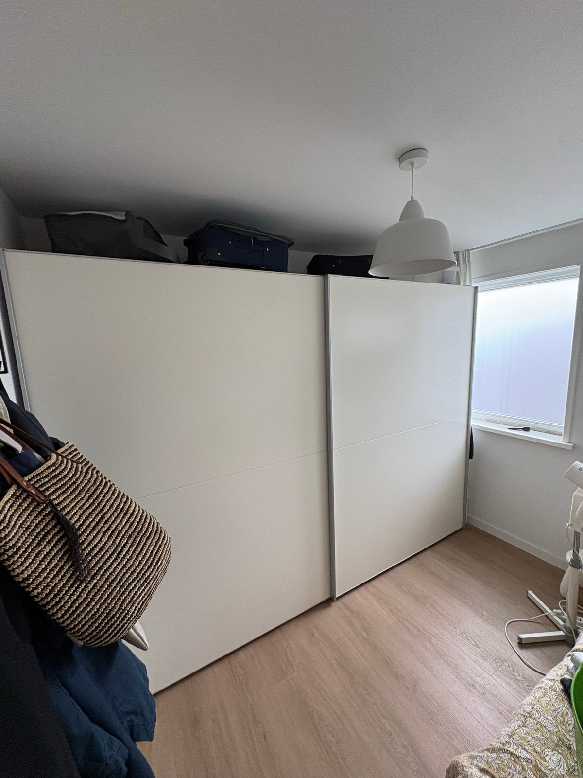 Ruime kledingkast met schuifdeuren en veel opbergruimte, Huis en Inrichting, Kasten | Kledingkasten, Ophalen, Gebruikt, 200 cm of meer