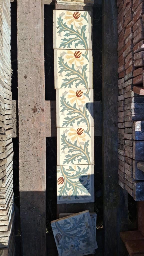 Antieke cementtegels met sierrand - 112 stuks en 4 hoeken, Ophalen, Overige materialen, Gebruikt, Minder dan 20 cm